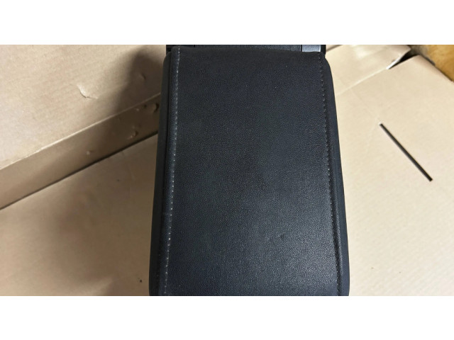 Другая центральная деталь консоли (туннеля)