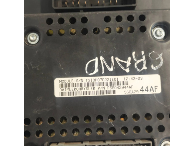 Блок предохранителей 04831433AA   Jeep Grand Cherokee (WJ)    