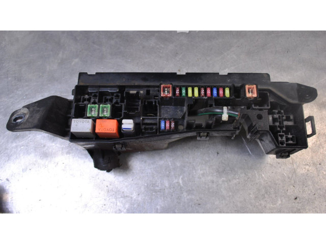 Блок предохранителей    Toyota Corolla Verso E121    