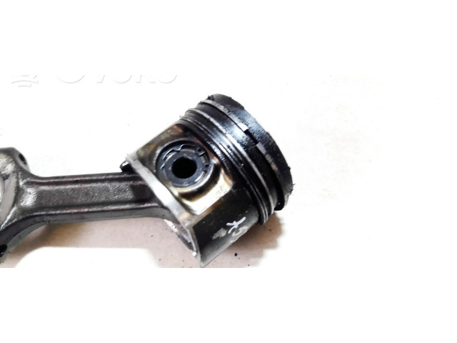 Píst Alfa Romeo 156 pro naftový motor 1.9