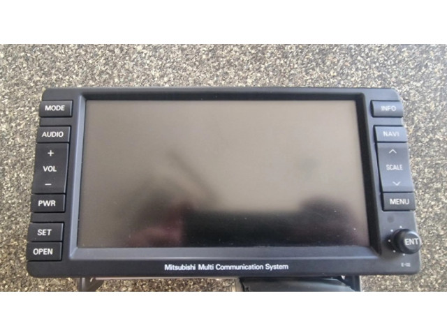 Радио/ проигрыватель CD/DVD / навигация