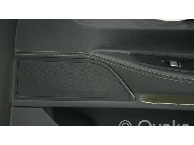 Обшивка передней двери