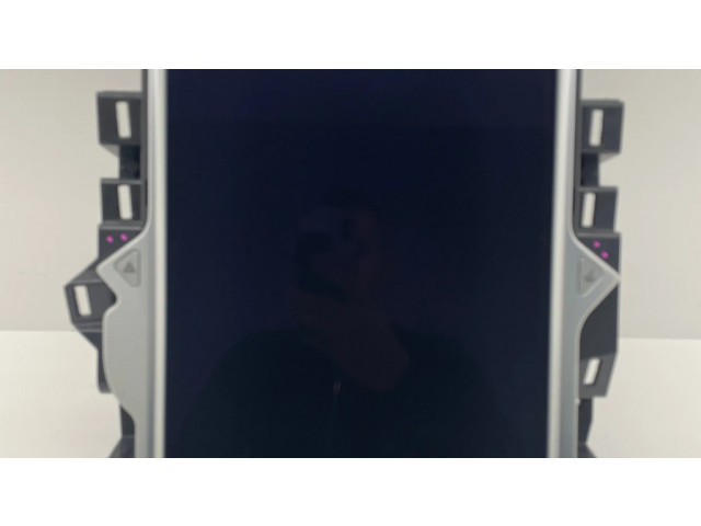 Дисплей    104500603A   Tesla Model X