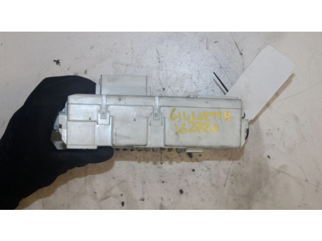 Блок предохранителей    Alfa Romeo Giulietta    