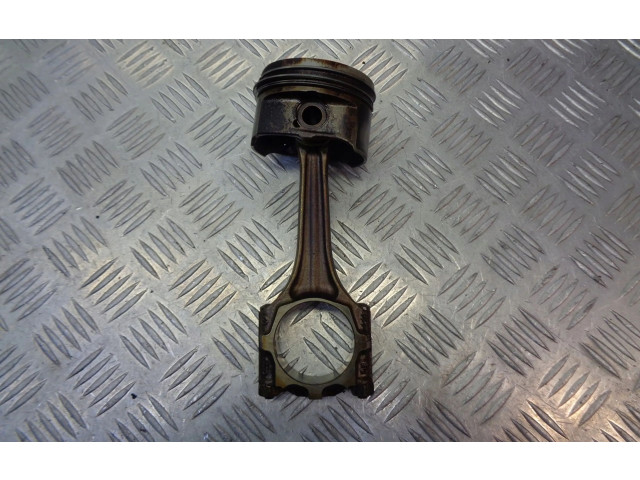 Píst Volkswagen PASSAT B5.5