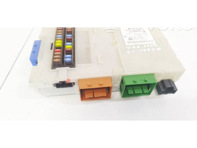 Блок предохранителей  30765624, 7G9T-14C256-FA   Volvo V70    
