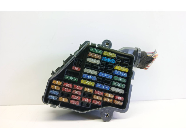 Блок предохранителей    Audi A6 S6 C5 4B    