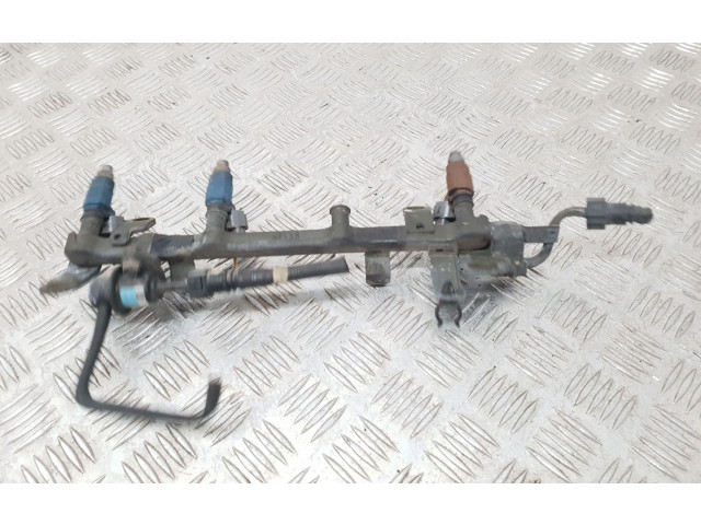 Топливная рампа 78199X9, 78099X7 Mazda Premacy