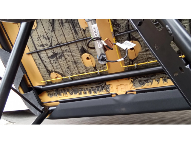 Переднее двухместное сиденье