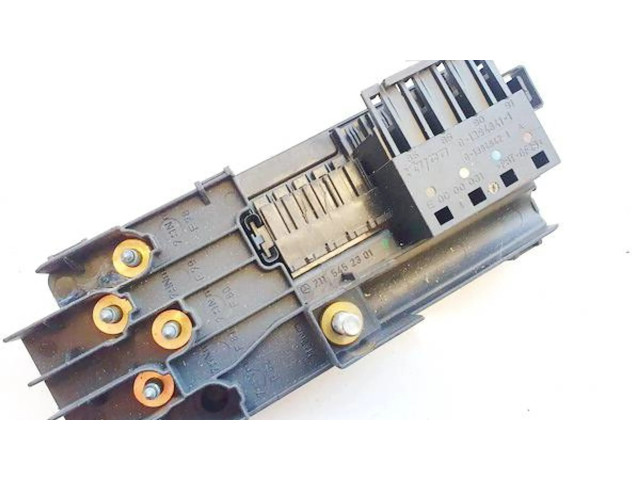 Блок предохранителей  2115452301   Mercedes-Benz E W211    