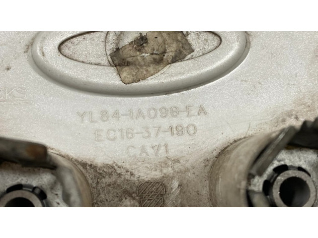 Заводская крышка (крышки) от центрального отверстия колеса