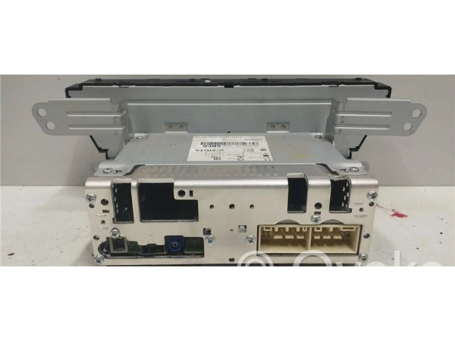 Радио/ проигрыватель CD/DVD / навигация