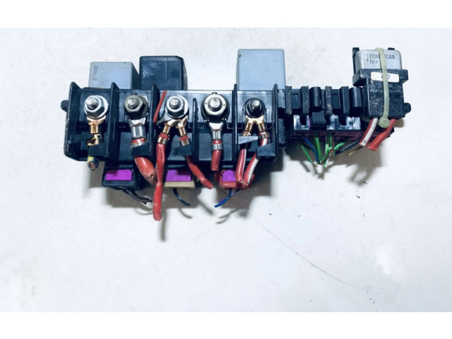 Блок предохранителей 8l0941822 Volkswagen Golf IV