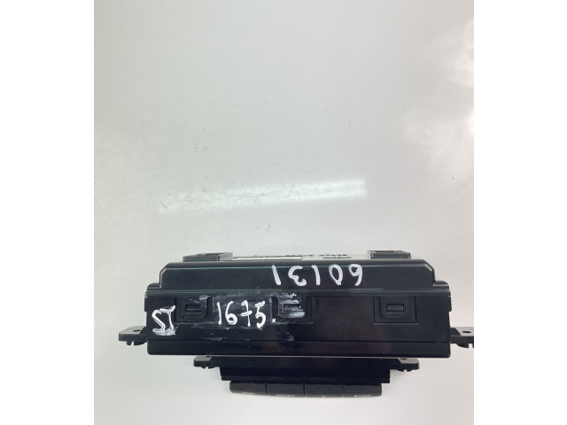 Дисплей    957101H100   KIA Ceed