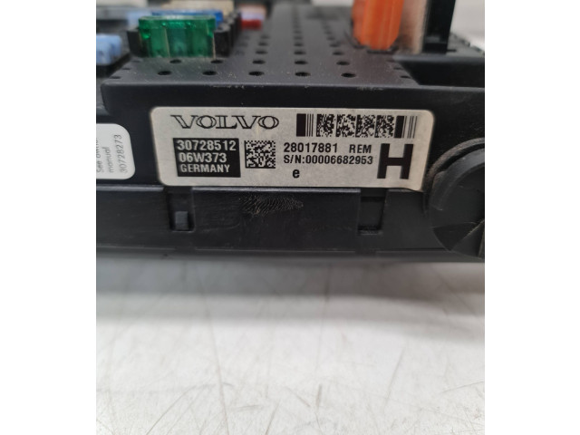 Блок предохранителей 30728512, 28017881   Volvo V70    