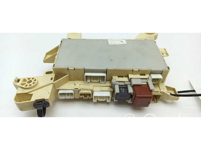 Блок предохранителей 8273050080, 0J220052 Lexus LS 430