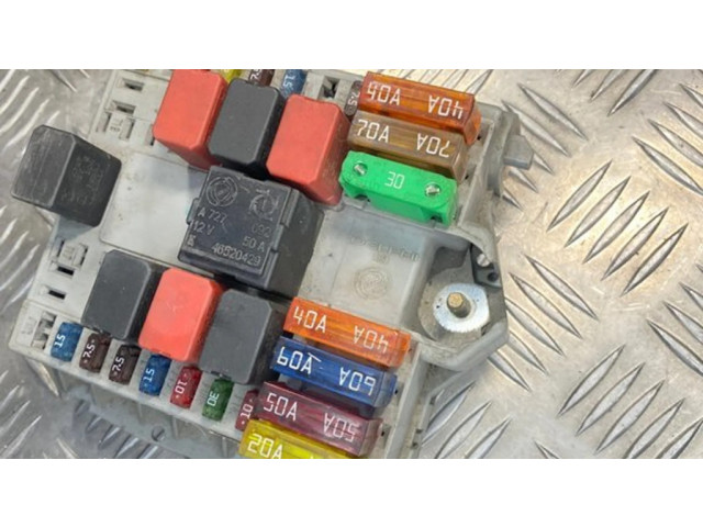 Блок предохранителей 46798118 Fiat Punto (188)