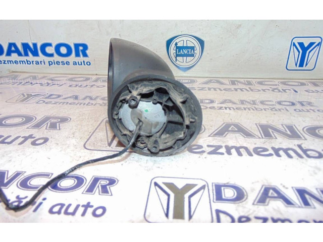 Зеркало электрическое Dacia Duster 2010 - 2017 года