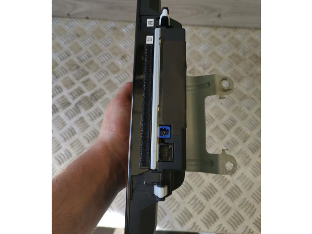 Дисплей    BDGF611J0A   Mazda 3