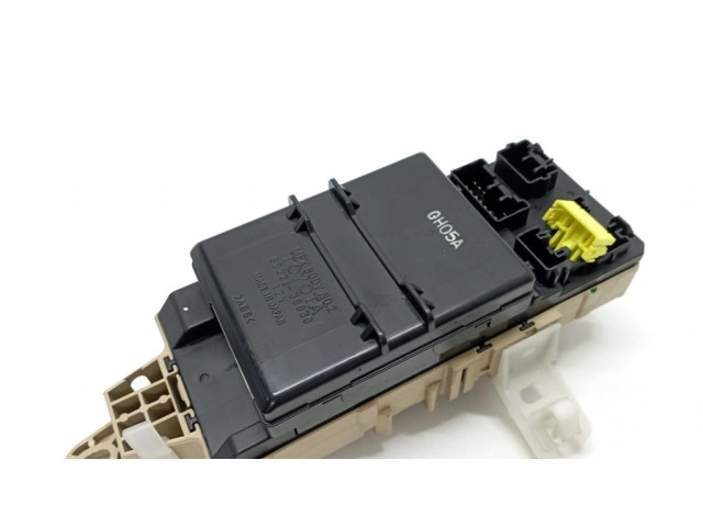 Блок предохранителей 8922630030   Lexus GS 300 400 430    