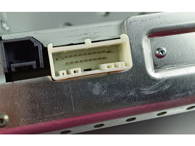 Радио/ проигрыватель CD/DVD / навигация