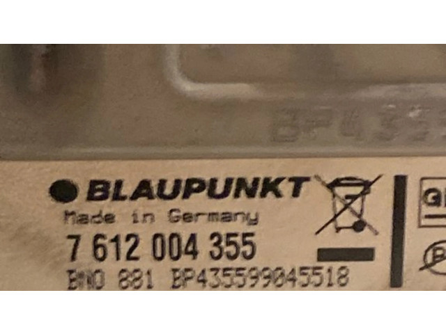 Радио/ проигрыватель CD/DVD / навигация