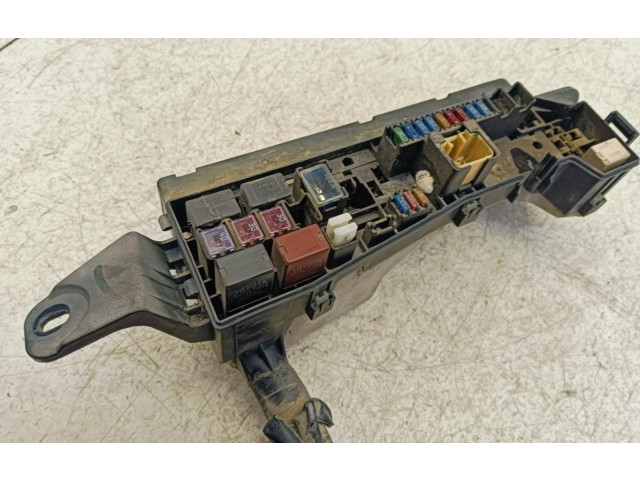 Блок предохранителей    Toyota Corolla Verso E121    