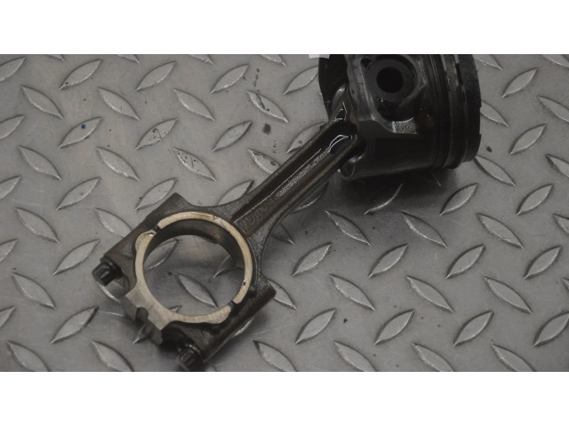  Поршень D 5244 T4   Volvo XC90  