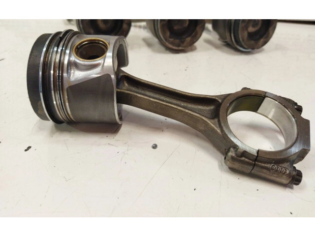 Píst 038J Seat Exeo (3R)