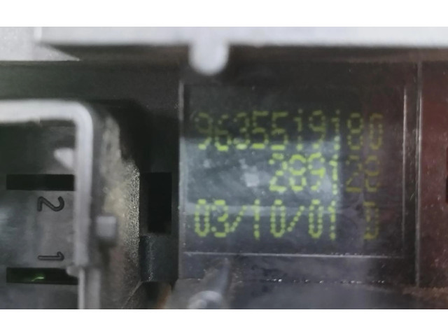 Блок предохранителей 9635519180   Peugeot 306    