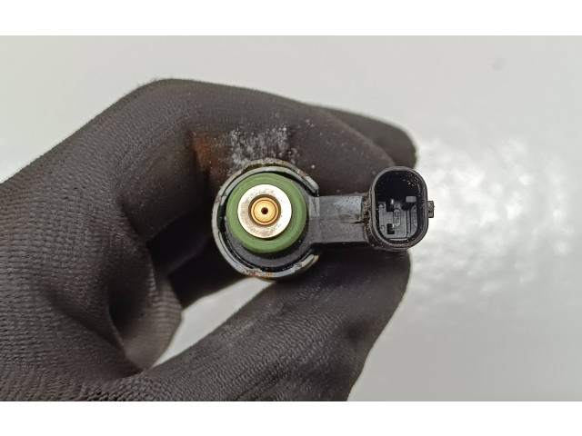 Vstřikovač 04E133036A   Volkswagen PASSAT B7    cdg 