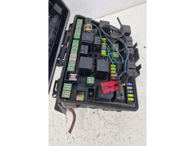 Pojistková skříňka Chrysler Pacifica 2004