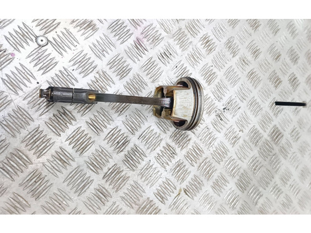 Píst    Mercedes-Benz E W211     