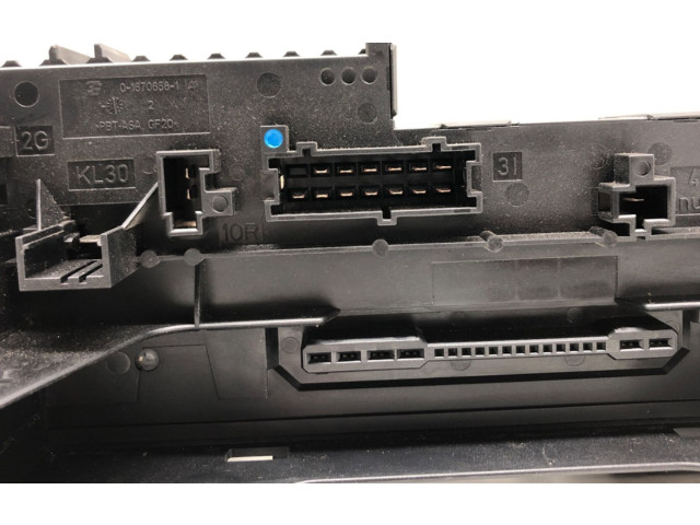 Pojistková skříňka 0-1670658-1 Mercedes-Benz GLK (X204) 2008