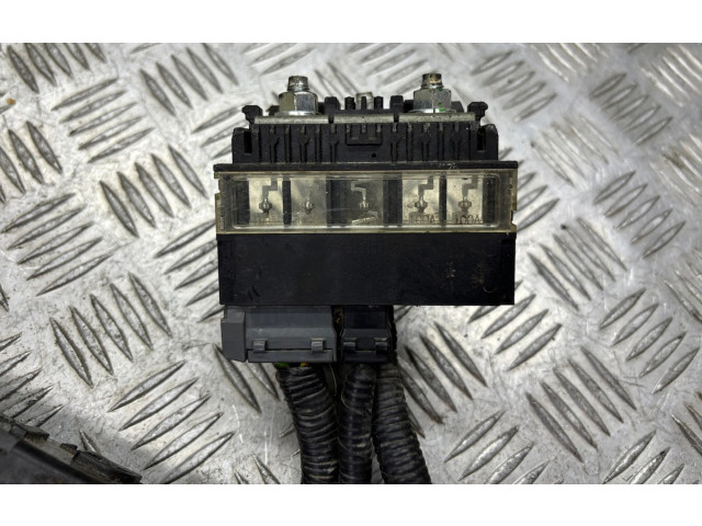 Блок предохранителей 7154722330   Mercedes-Benz W470    