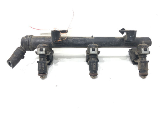 Топливная рампа 04C133317M Skoda Fabia Mk3 (NJ)