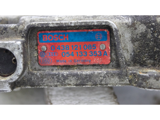 Vstřikovací lišta 0438121085, 054133353a   Audi 100 S4 C4     