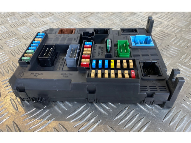 Блок предохранителей 9819850080, E1172508 Peugeot 2008 I