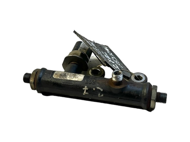 Топливная рампа 4R8Q9C066AA, 5WS40128 Jaguar S-Type 2.7