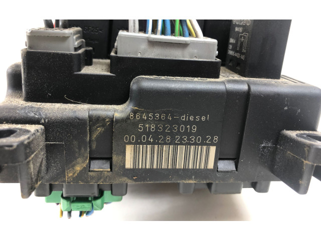 Блок предохранителей 518323019, 8645364 Volvo V70