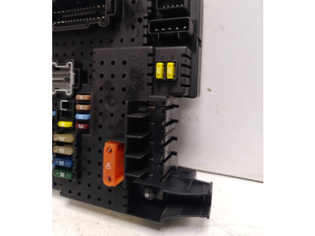 Блок предохранителей 30728512, 28017881   Volvo V70    