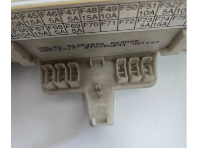 Блок предохранителей 31254903, 519096804   Volvo C30    