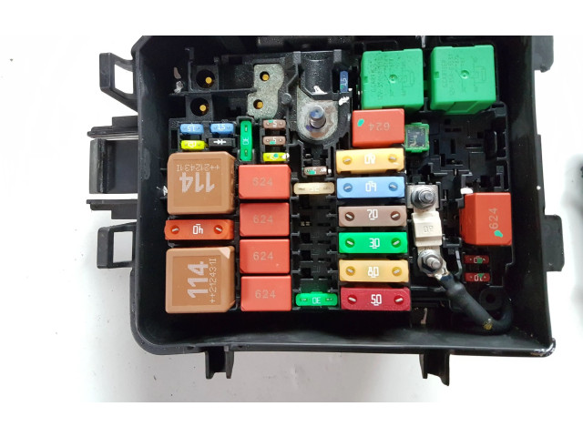 Блок предохранителей 9824510780, 9826717980 Peugeot 2008 II