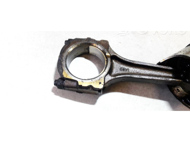 Píst KIA Clarus pro benzínový motor 2.0