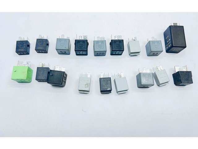   Pojistková skříňka 0281003032, 20141205   Volkswagen Tiguan 2008