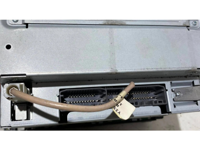 Радио/ проигрыватель CD/DVD / навигация