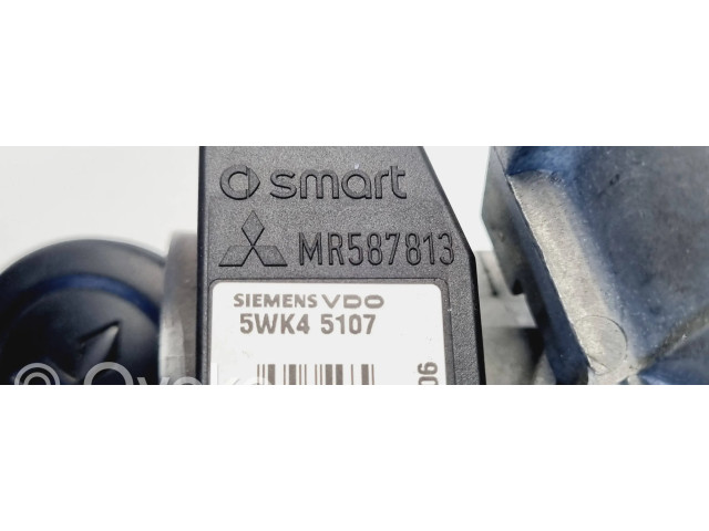 Комплект блоков управления MR951770, MM0038001 Mitsubishi Colt