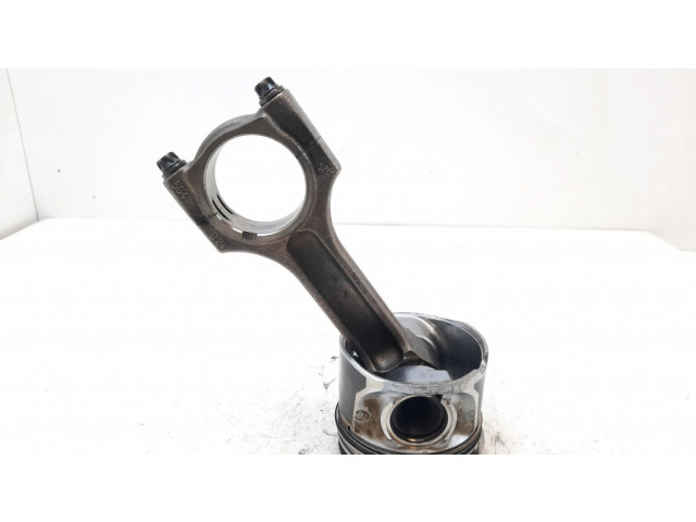 Píst BMW 5 E60 E61 pro naftový motor 2.5 M57D25 (256D2)