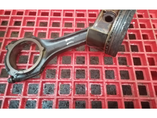 Píst A2710300220, A2710300620 Mercedes-Benz C W203 271.940