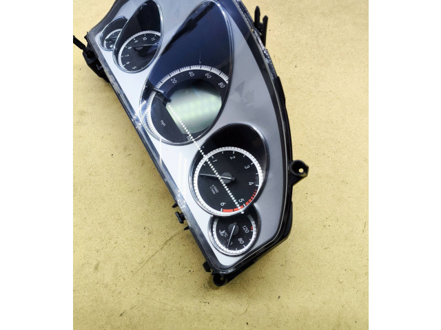 Přístrojová deska Mercedes-Benz E C207 W207 2011 A2129002010, A2049024102